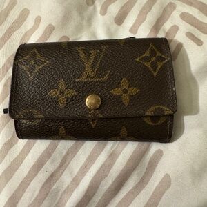 Louis Vuitton 6 key holder